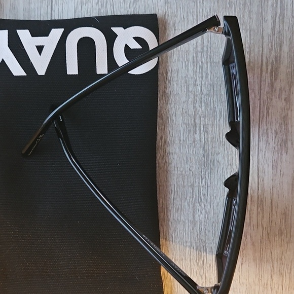 Quay Spotlight Sunglasses - Picture 3 of 6